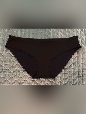 EUC J.Crew Black Scalloped Bikini Bottom (M)